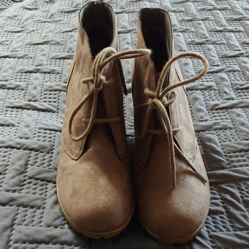 White Mountain Wedge Boot - Picture 2 of 6